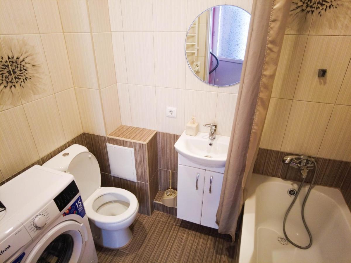Світло Цілодобово Apartments In The City Center 리비프 외부 사진