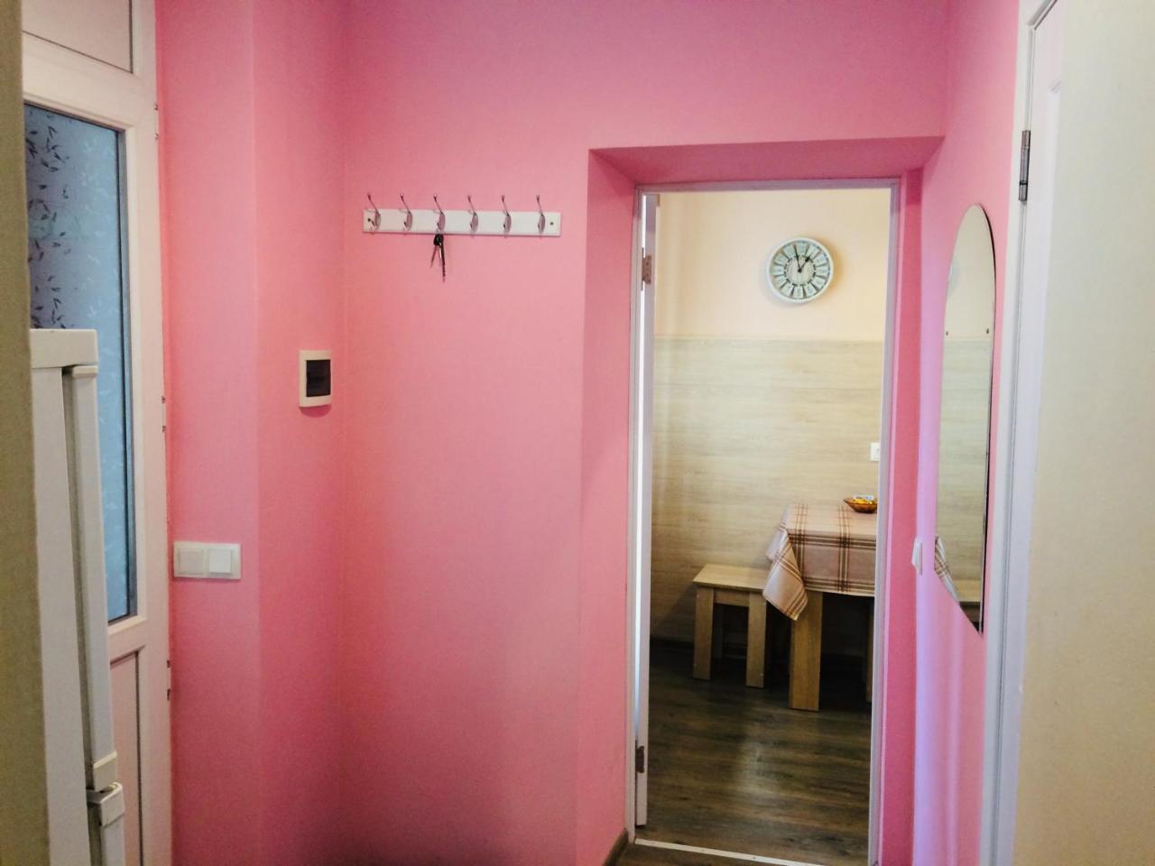Світло Цілодобово Apartments In The City Center 리비프 외부 사진
