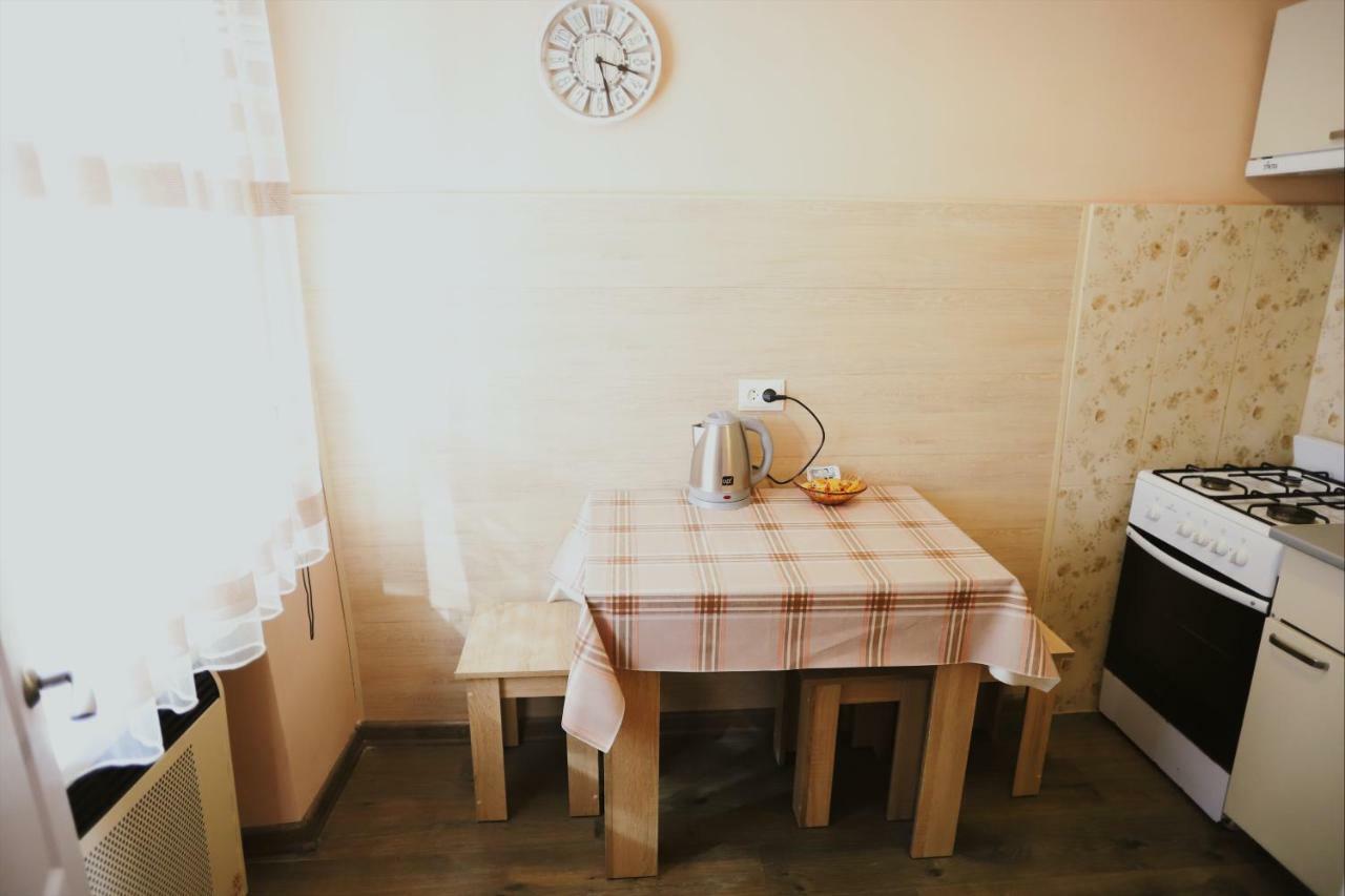 Світло Цілодобово Apartments In The City Center 리비프 외부 사진