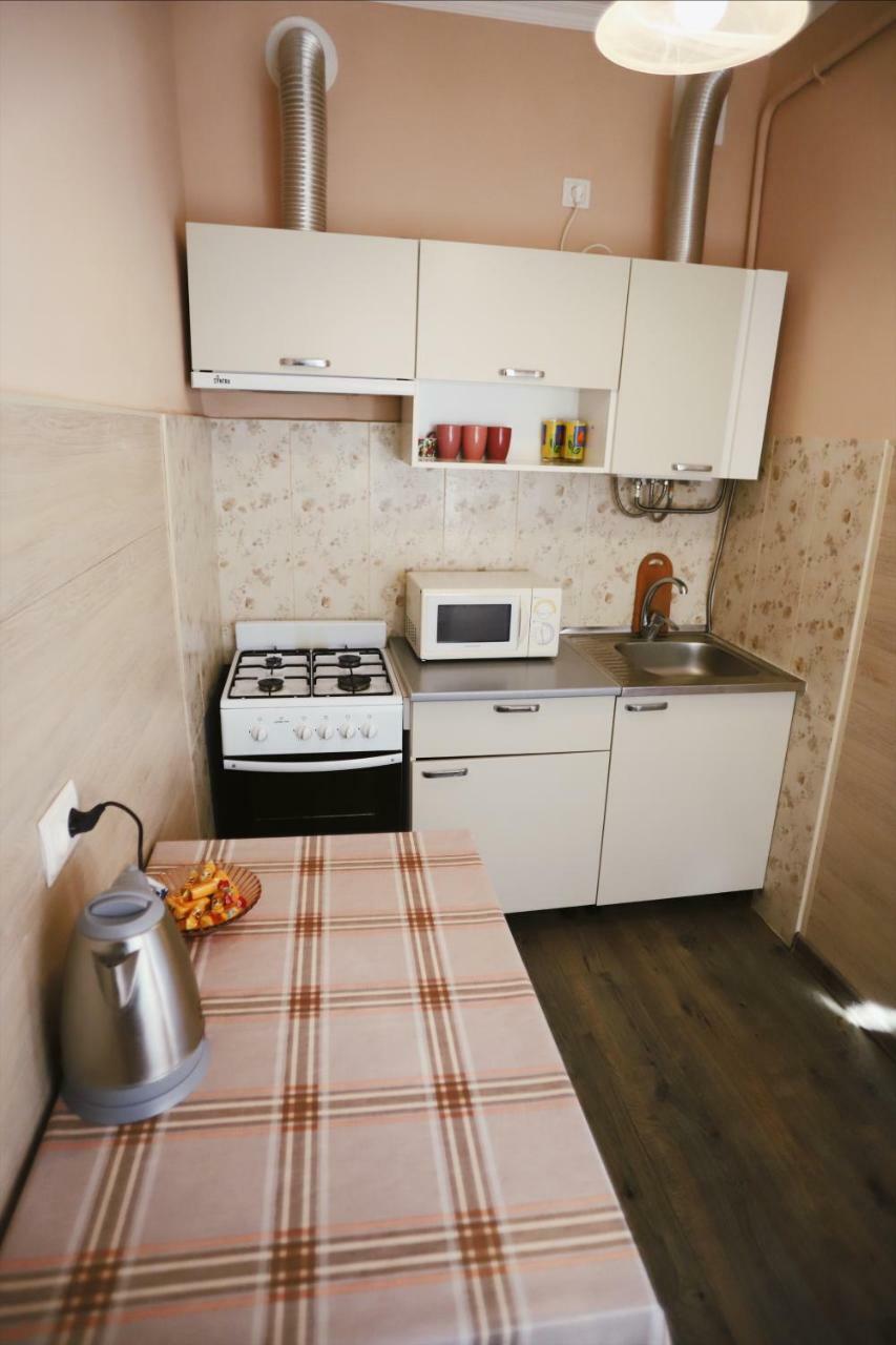 Світло Цілодобово Apartments In The City Center 리비프 외부 사진